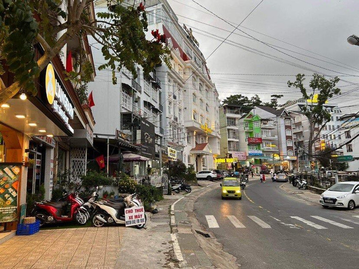 Khách né đi chơi kiểu 'hành xác', Đà Lạt, Nha Trang hết cảnh biển người - 2