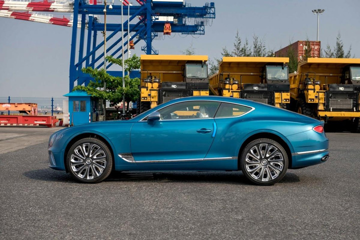 Siêu xe Bentley Continental GT V8 Mulliner giá hơn 20 tỷ về Việt Nam - 3