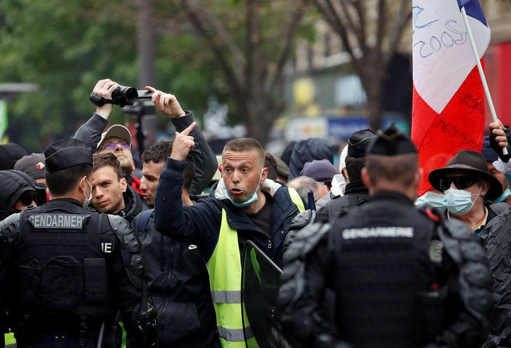 Ảnh: Biểu tình nhân ngày Quốc tế Lao động tại Pháp biến thành bạo loạn - 3