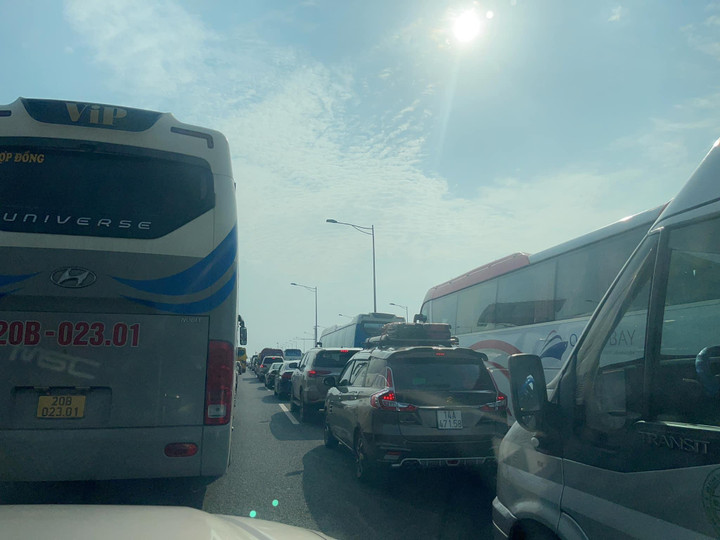 Tai nạn liên hoàn trên cao tốc Pháp Vân, đường về Hà Nội tắc dài 4km - 9