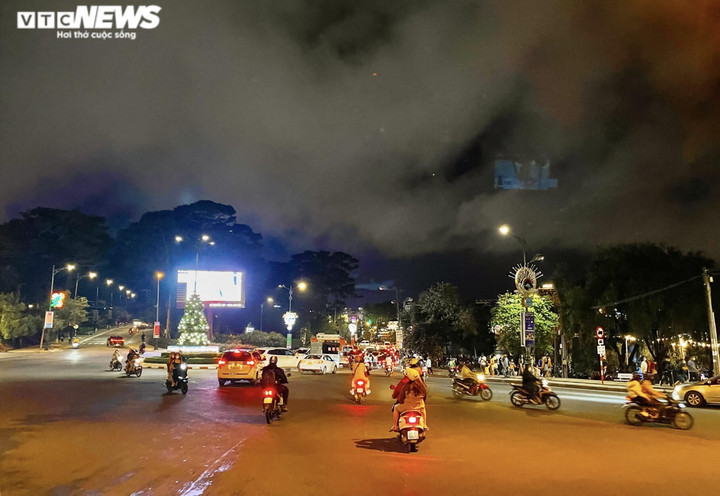 Phố xá, hàng quán ở Đà Lạt thoát cảnh chen chúc những ngày lễ - 5