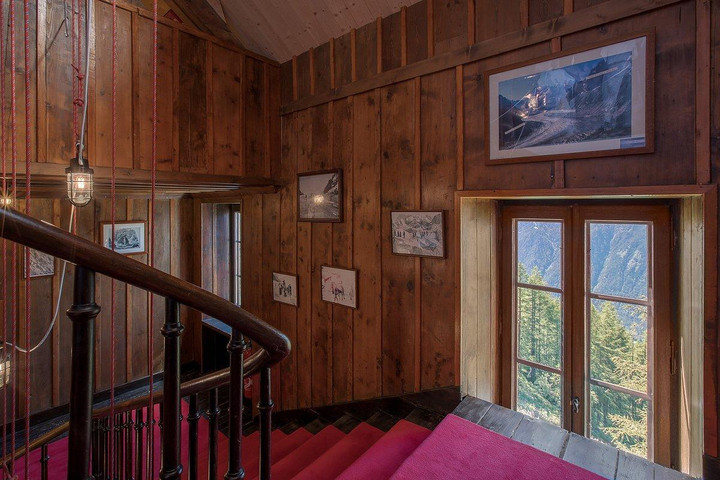 Huy Trần và Ngô Thanh Vân trượt tuyết, ở khách sạn trăm tuổi trước lễ cưới