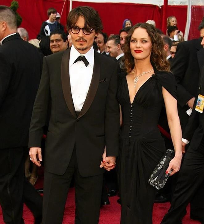 Kiện vợ cũ, Johnny Depp được nhiều sao bênh vực, Amber Heard bị tẩy chay - 2