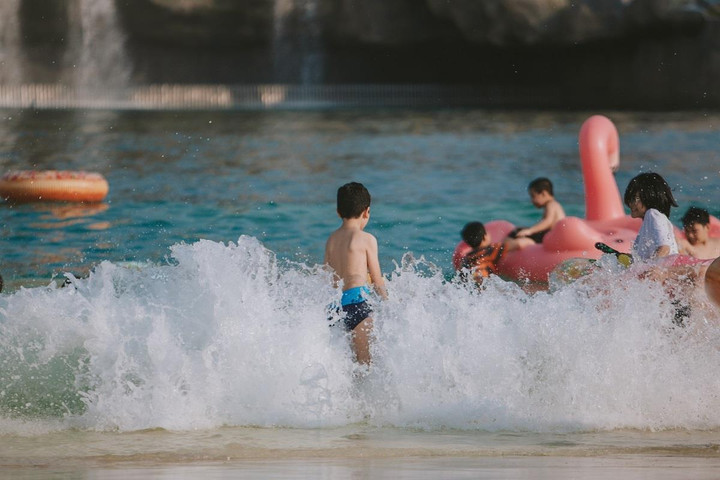 Trải nghiệm trọn vẹn kỳ nghỉ tại tổ hợp biển tạo sóng nhân tạo lớn nhất thế giới - 3