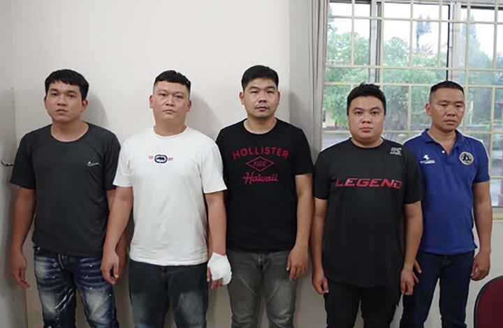 Đang bị điều tra, Tín 'heo' vẫn cùng đàn em đánh gục 3 người đi đường - 1