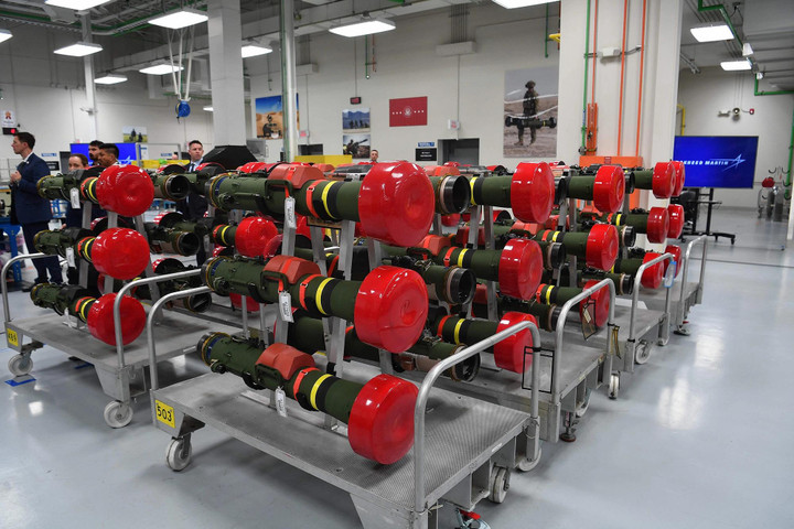 Ông Biden thăm nhà máy chế tạo tên lửa Javelin, hứa tăng viện trợ cho Ukraine - 3