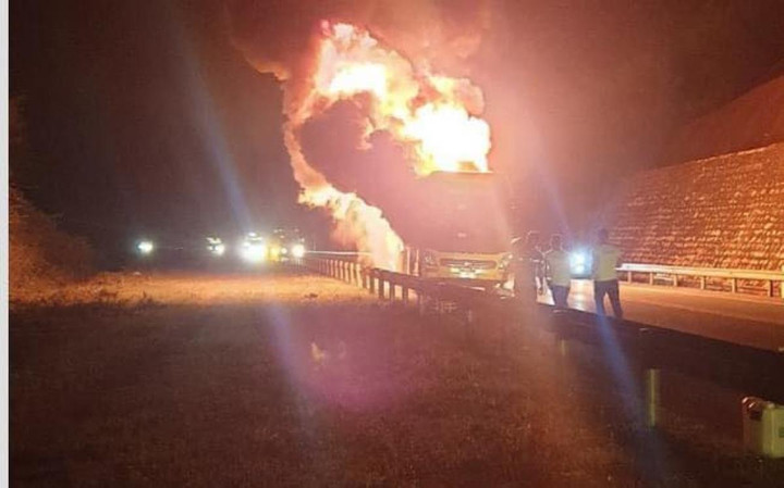 Xe khách giường nằm tuyến Lào Cai - Hà Nội nổ lớn rồi bốc cháy dữ dội - 2