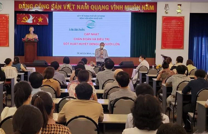 Dịch sốt xuất huyết phức tạp, TP.HCM tập huấn gấp cho các bác sĩ - 1