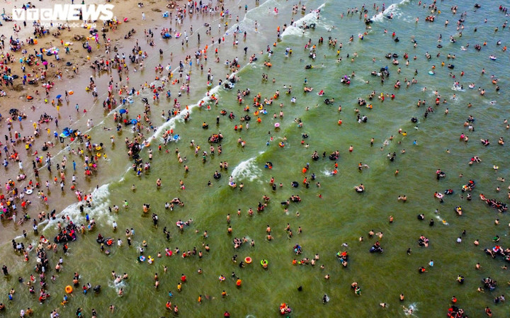 Đón hàng trăm nghìn lượt khách, thu nghìn tỷ đồng trong kỳ nghỉ 30/4 - 1/5 - 1