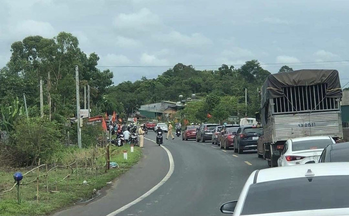 Xe khách lấn làn, vượt ẩu gây tai nạn liên hoàn: Nạn nhân thứ 3 nguy kịch - 2