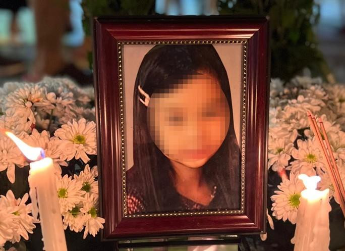 Lộ hành vi tàn độc của kẻ bạo hành bé gái 8 tuổi ở TP.HCM đến chết - 2