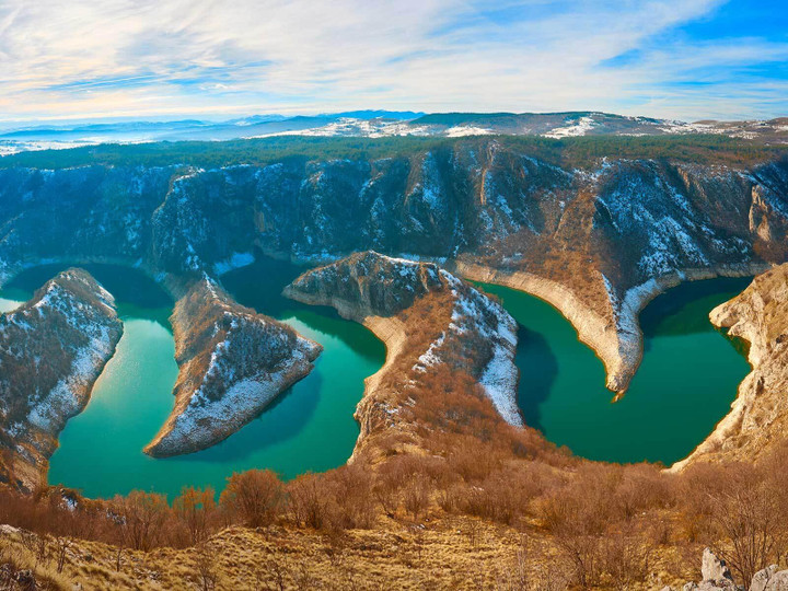 Khám phá hẻm núi kỳ vĩ với dòng sông uốn lượn vắt ngang như một con đèo nước - 5