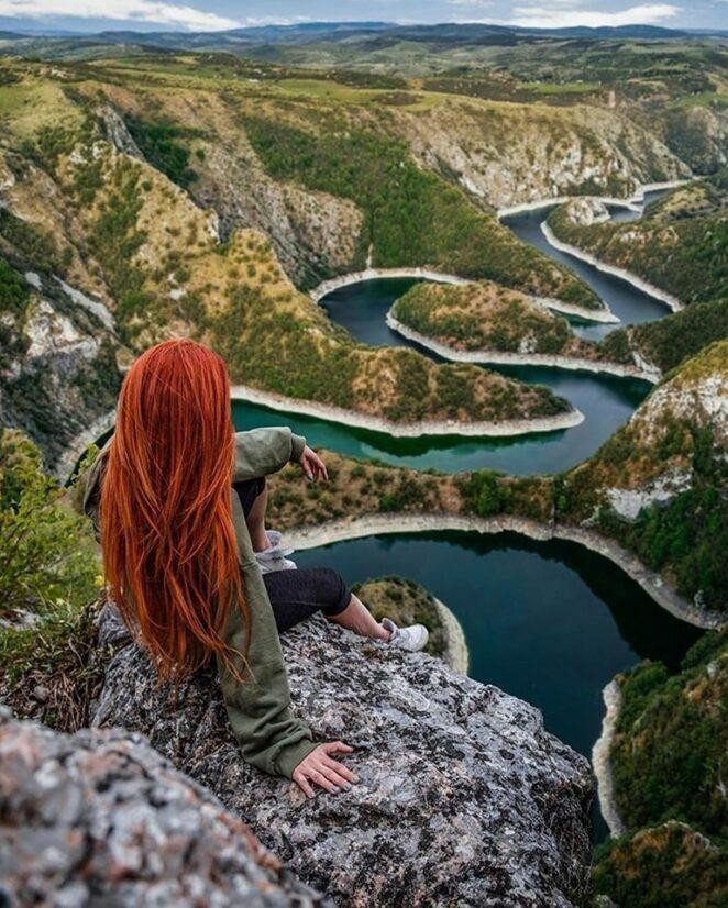 Khám phá hẻm núi kỳ vĩ với dòng sông uốn lượn vắt ngang như một con đèo nước - 6