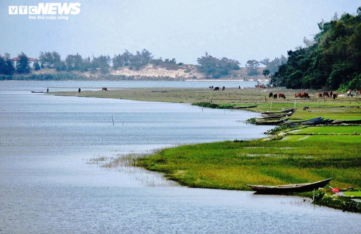 Vì sao Quảng Ngãi tạm dừng 2 dự án điện mặt trời trên đầm An Khê? - 1