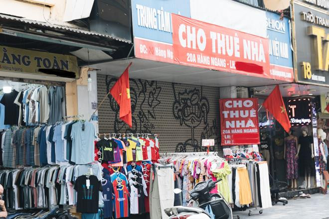 Treo biển tìm khách cả năm trời, nhà cho thuê trên 'phố vàng' Hà Nội vẫn ế dài - 1