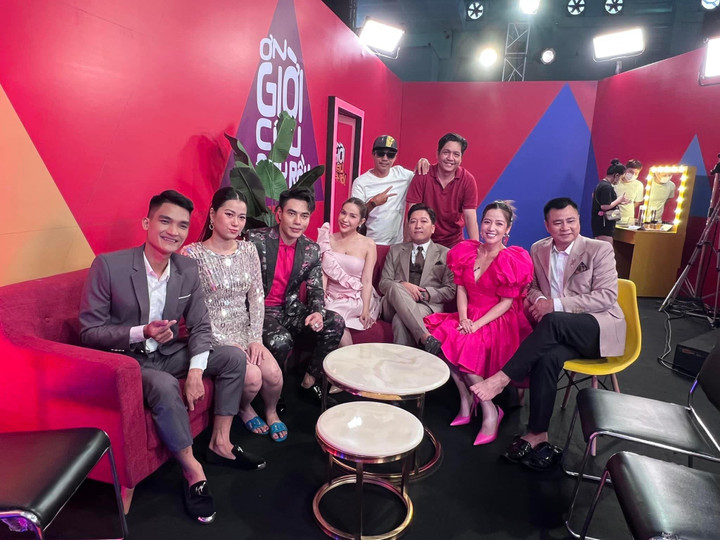 Sao Việt 7/5: Việt Trinh 'thả thính' ở tuổi 50, Lệ Quyên lại khoe eo thon - 4