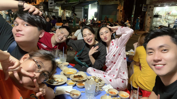 Sao Việt 7/5: Việt Trinh 'thả thính' ở tuổi 50, Lệ Quyên lại khoe eo thon - 13