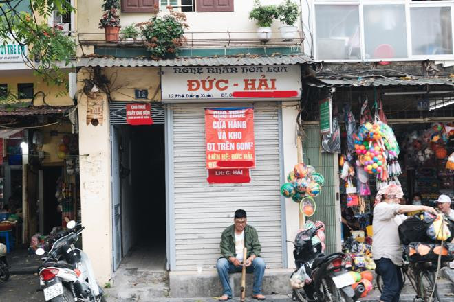 Treo biển tìm khách cả năm trời, nhà cho thuê trên 'phố vàng' Hà Nội vẫn ế dài - 4