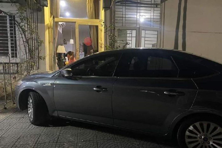 Kỷ luật Phó phòng Sở Nội vụ Thừa Thiên - Huế đậu xe sai, thách thức dân - 1