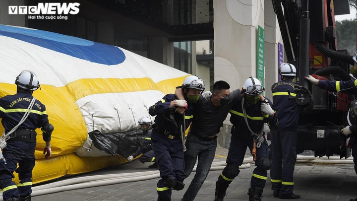 180 cảnh sát diễn tập chữa cháy khách sạn phục vụ SEA Games - 5