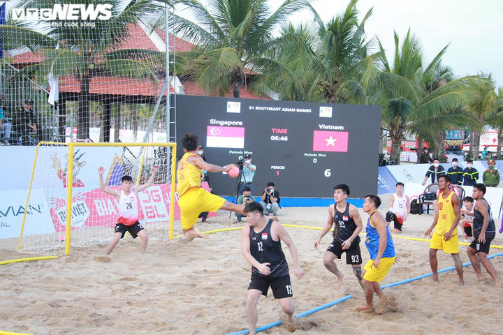 Tuyển bóng ném Việt Nam thắng trận đầu tại SEA Games 31 - 3