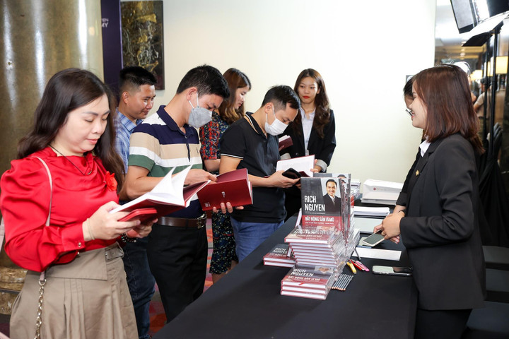 Cuốn sách giúp bạn định hướng lối đi trên thị trường đầy những rủi ro - 1