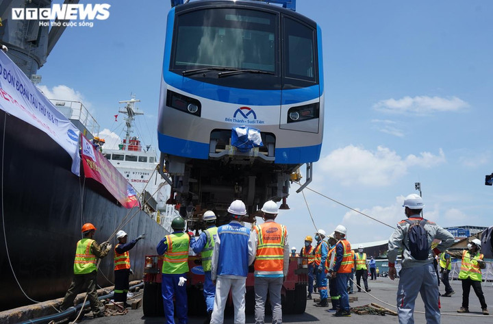 Ảnh: Cận cảnh 2 đoàn tàu cuối cùng tuyến Metro số 1 về đến TP.HCM - 7