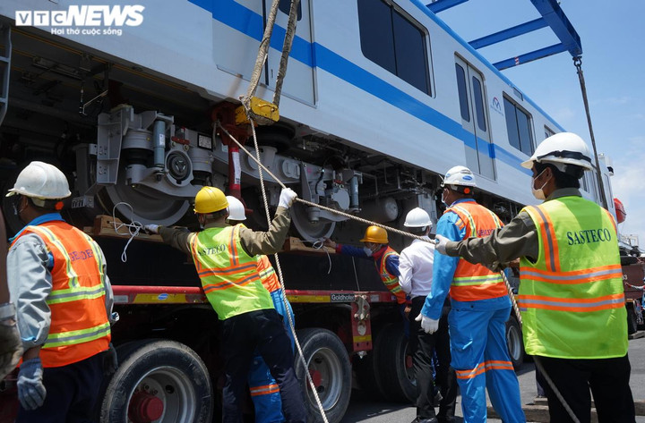 Ảnh: Cận cảnh 2 đoàn tàu cuối cùng tuyến Metro số 1 về đến TP.HCM - 11