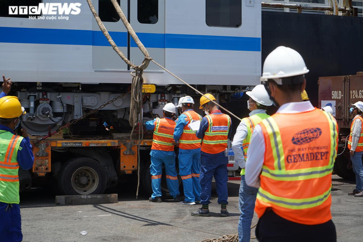 Ảnh: Cận cảnh 2 đoàn tàu cuối cùng tuyến Metro số 1 về đến TP.HCM - 8