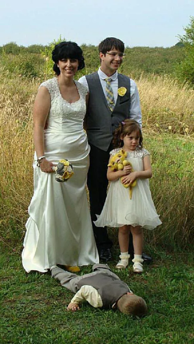 Những bức ảnh gia đình ‘bất ổn’ trông vừa thương vừa không nhịn được cười - 2