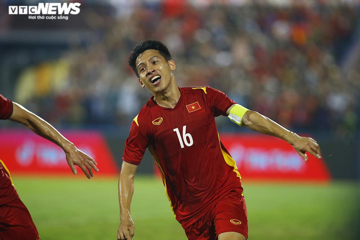 Video: Hùng Dũng vảy má ngoài điệu nghệ, ghi bàn thứ 2 hạ U23 Indonesia - 1