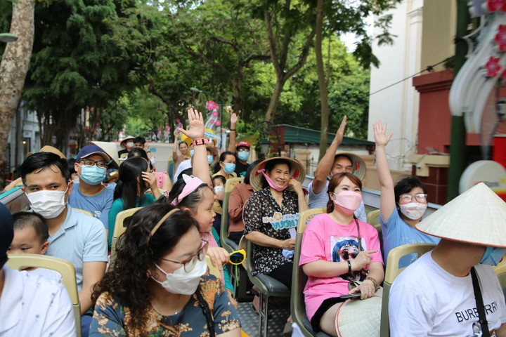 Trải nghiệm miễn phí xe bus 2 tầng xuyên Việt cùng BIDV - 3