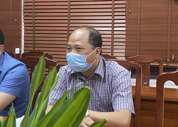 Quạt trần rơi trúng người, học sinh phải nhập viện - 1