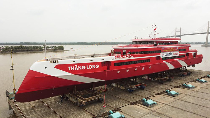 Hạ thuỷ siêu tàu cao tốc lớn nhất Việt Nam, sức chứa trên 1.000 người - 2