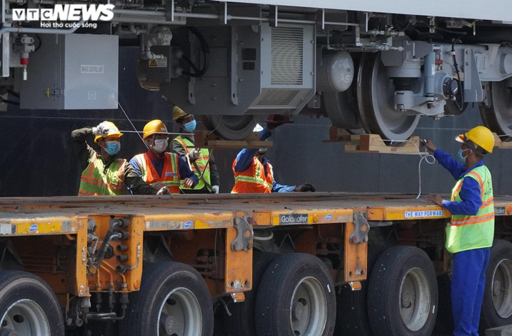Ảnh: Cận cảnh 2 đoàn tàu cuối cùng tuyến Metro số 1 về đến TP.HCM - 10