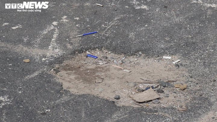 TP.HCM: Đường Võ Văn Ngân vá chằng, vá đụp sau khi tháo dỡ 'lô cốt' - 9