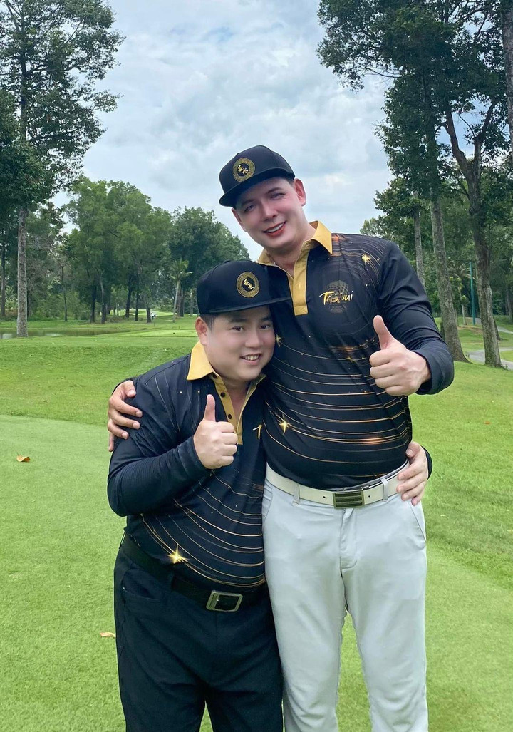 Sao Việt 8/5: Hồ Ngọc Hà, Thanh Hằng đồng loạt khoe dáng với áo tắm gợi cảm - 11