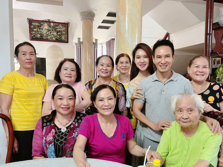 Sao Việt 8/5: Hồ Ngọc Hà, Thanh Hằng đồng loạt khoe dáng với áo tắm gợi cảm - 5