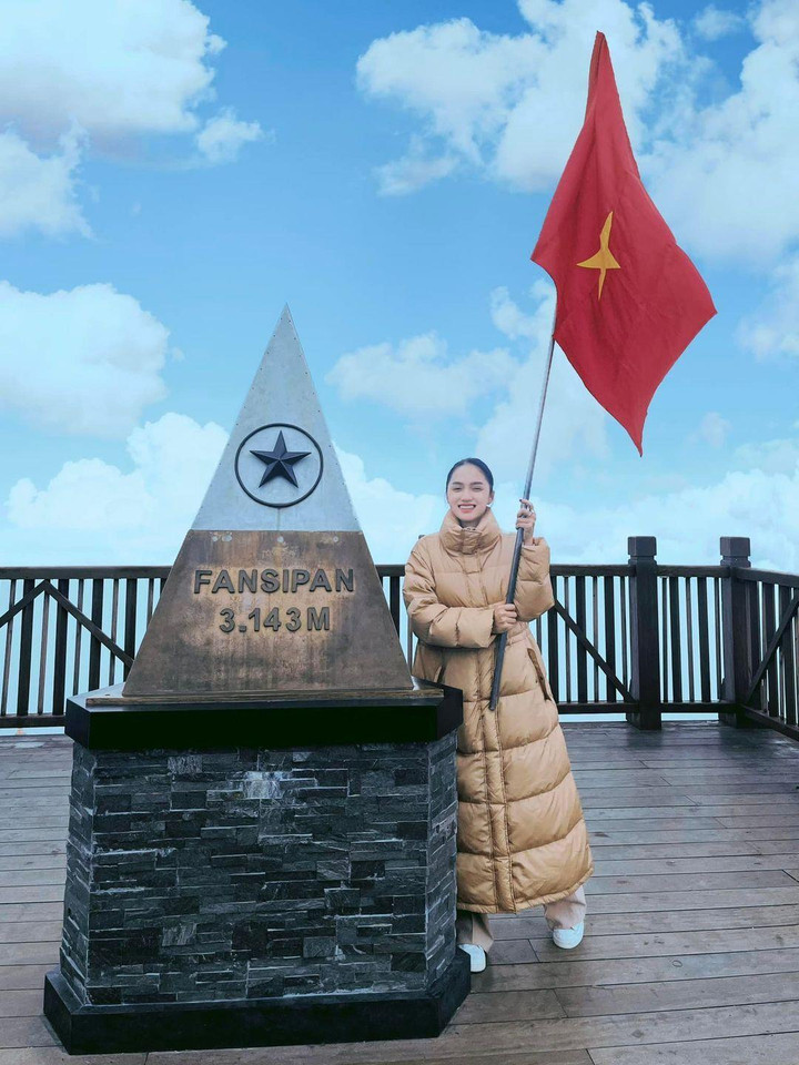 Sao Việt 8/5: Hồ Ngọc Hà, Thanh Hằng đồng loạt khoe dáng với áo tắm gợi cảm - 9