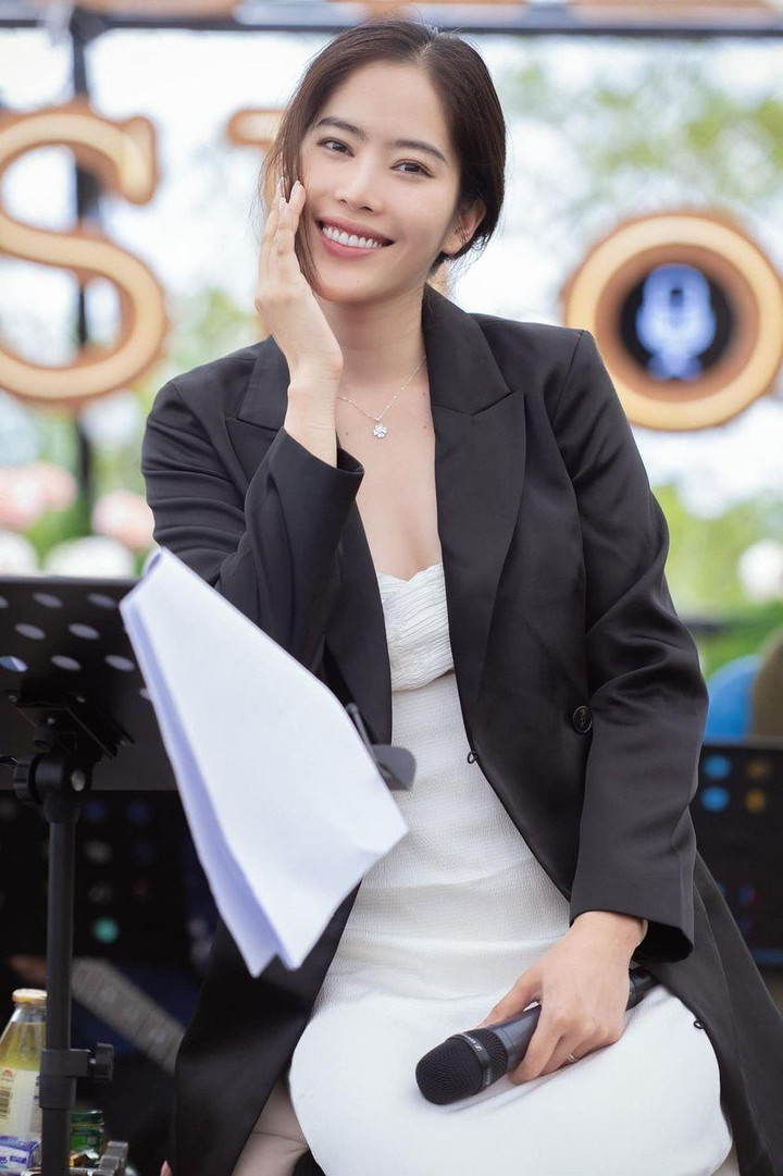 Sao Việt 9/5: MC Hoàng Oanh rạng rỡ bên con trai, lấy lại tinh thần sau ly hôn - 8