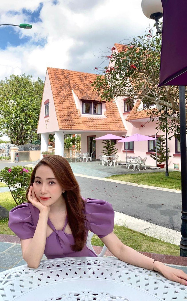 Sao Việt 9/5: MC Hoàng Oanh rạng rỡ bên con trai, lấy lại tinh thần sau ly hôn - 4