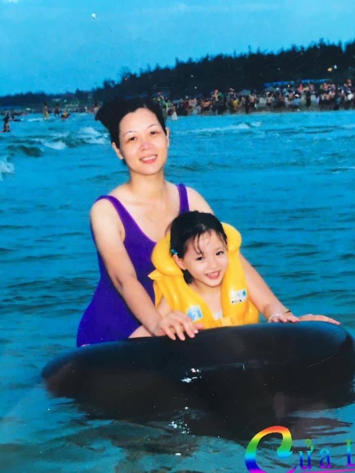 Trương Ngọc Ánh, Thuỳ Tiên cùng dàn mỹ nhân Việt khoe ảnh mừng 'Ngày của mẹ' - 8