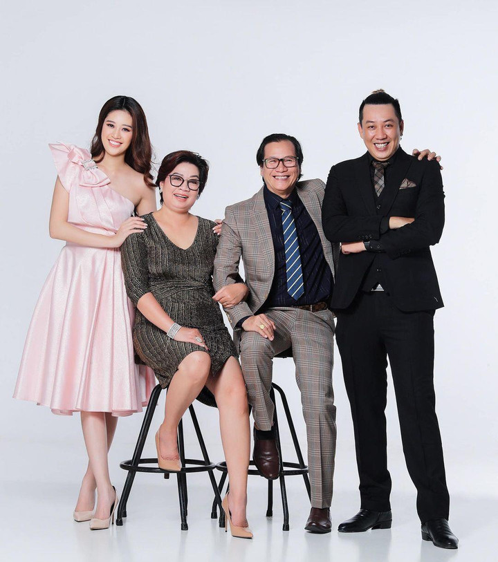 Trương Ngọc Ánh, Thuỳ Tiên cùng dàn mỹ nhân Việt khoe ảnh mừng 'Ngày của mẹ' - 2