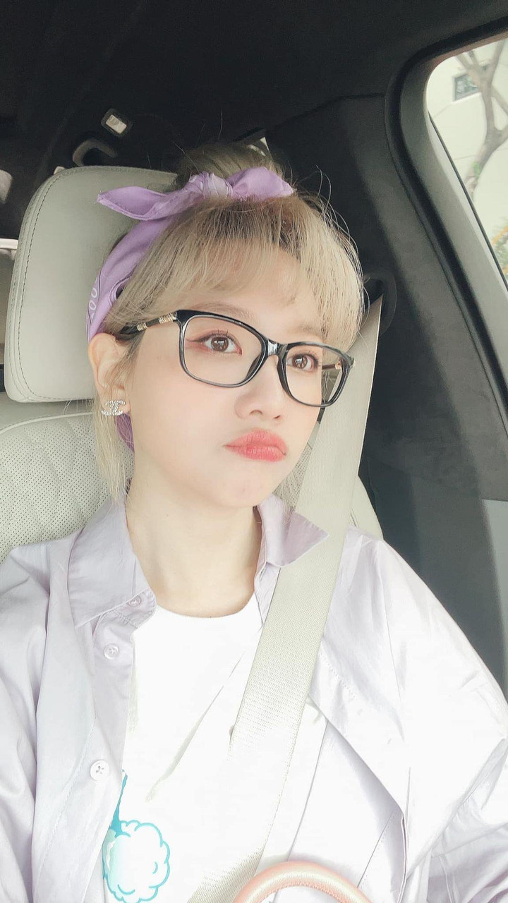 Sao Việt 9/5: MC Hoàng Oanh rạng rỡ bên con trai, lấy lại tinh thần sau ly hôn - 10