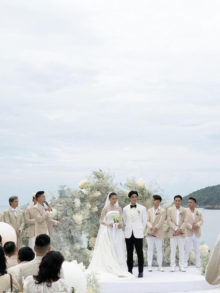 Ngô Thanh Vân cùng chồng trẻ xúc động bật khóc trong đám cưới - 2