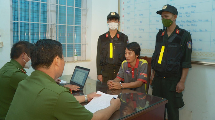 Bắt người đàn ông đánh trọng thương bạn nhậu rồi trốn truy nã suốt 8 năm - 1