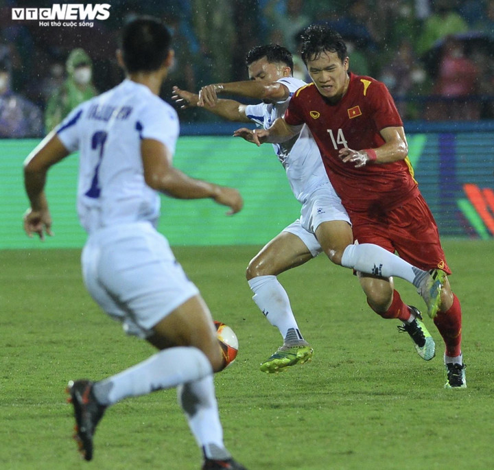 Trực tiếp bóng đá U23 Việt Nam 0-0 U23 Philippines: Văn Đô sút phạt chệch cột - 5