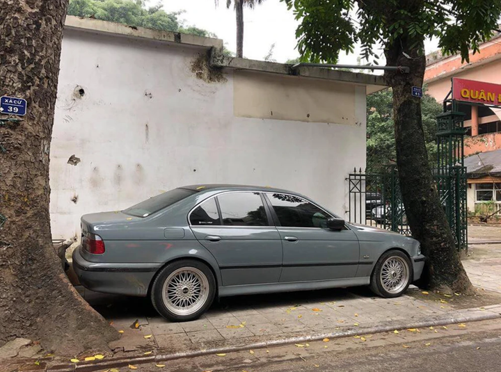 Choáng với những màn đậu xe đỉnh cao 'out trình' hết mọi tay lái lụa - 1