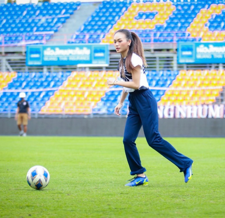 Con gái độc nhất của nữ tỷ phú Thái: Có 2 bằng cử nhân, cá tính mạnh mẽ hệt mẹ - 11