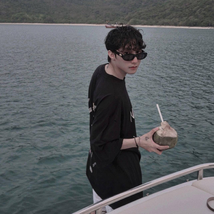 Sơn Tùng M-TP lộ diện vui vẻ sau vụ bị phạt 70 triệu và gỡ MV mới - 1